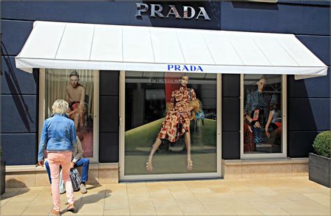 roermond designer outlet prada